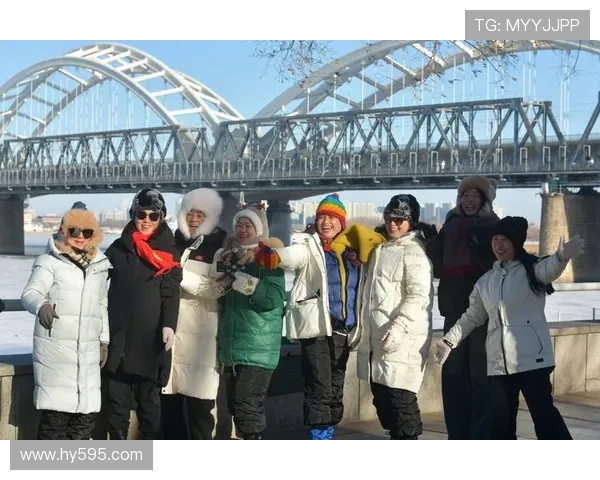 波兰严寒球员保暖全副武装出战